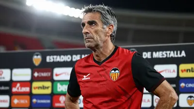 Antonio Valencia, exjugador del Manchester United, reveló que una llamada de su exentrenador Steve Bruce en Wigan lo...