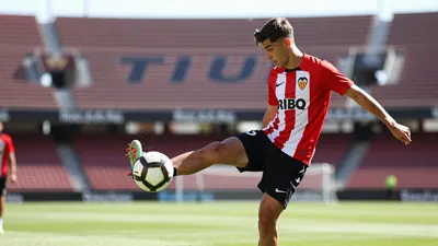 Valencia Club de Fútbol inicia la temporada 2026/27 con desafíos internos y externos, incluyendo protestas de aficionados...