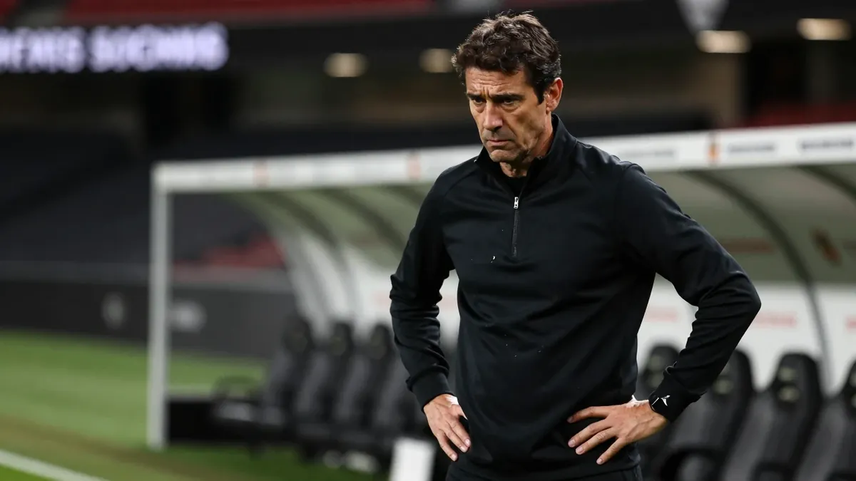 Valencia Club de Fútbol faces a sporting and attitude crisis after a defeat at Riazor, with the team in relegation spots...