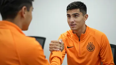 Valencia Club de Fútbol has agreed to loan midfielder André Almeida to Racing de Santander until June 2027, with no...
