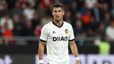 El Valencia Club de Fútbol juega su última temporada en Mestalla con un 99,5% de renovaciones de abonos, después de 104...