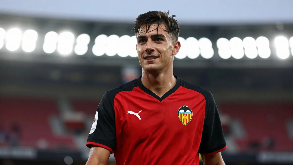 El Valencia vuelve a Paterna tras gira por Inglaterra pendiente de De Haas