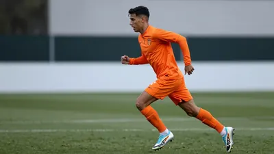 Valencia Club de Fútbol, último en La Liga con un solo punto, visita al Alavés, tercero, en busca de un resultado que...