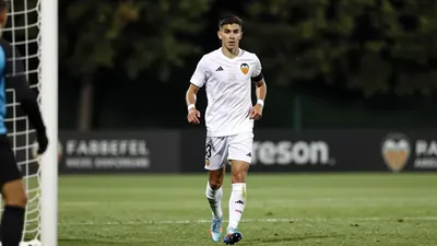 El centrocampista de 18 años, promovido de la cantera, jugó los 90 minutos en el triunfo por 0-1 y recibió el respaldo...
