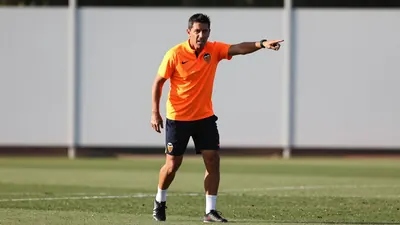 Ernesto Valverde ha comunicado al club que no entrenará esta temporada, por lo que Óscar Sánchez dirigirá los próximos...