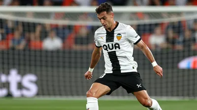 El Valencia CF regresa de su gira por Inglaterra con sensaciones positivas, pero con un ojo puesto en el neerlandés...
