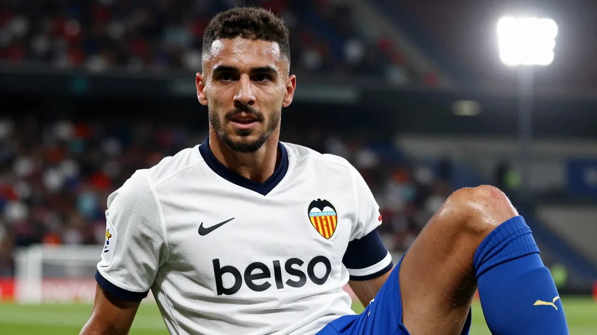 Valencia Club de Fútbol won 2-0 against Hércules CF in a preseason friendly 2026/27, with goals from Javi Guerra and...