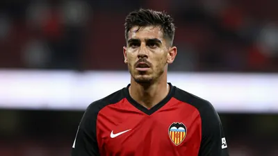El club valenciano busca incorporar a Arnau Martínez en el marco de un acuerdo de cinco años, mientras las conversaciones...