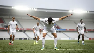 El técnico interino del Valencia, Óscar Sánchez, se mostró feliz por la afición tras la victoria 0-1 ante el Alavés, un...