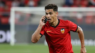 Valencia Club de Fútbol: Largie Ramazani, exjugador del Valencia CF, busca regresar al equipo
