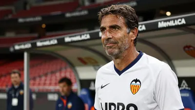 Conmemoramos el 50 aniversario del debut de Mario Kempes en el Valencia, un momento clave en la historia del club que lo...