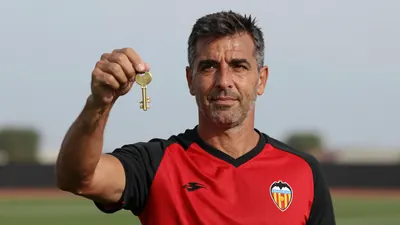 Valencia CF se prepara para su nueva tienda oficial en Calle Colón, número 50, en el corazón de la ciudad