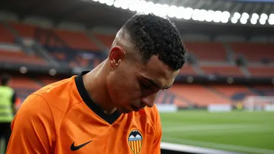 Un análisis de La Vanguardia Deportes detalla el hundimiento del club tras la era Lim, con una pérdida de identidad y un...