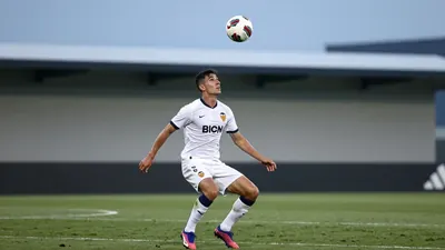 Valencia llega al duelo contra el Alavés en Mendizorrotza tras caer en sus últimos cuatro partidos ligueros y ocupar el...