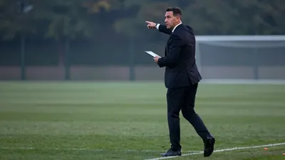 El nuevo director deportivo del Valencia CF, Braulio Vázquez, evalúa opciones como Ernesto Valverde y Jagoba Arrasate...
