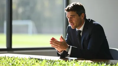 El director deportivo del Valencia CF, Braulio Vázquez, mantuvo un encuentro con el representante de los internacionales...