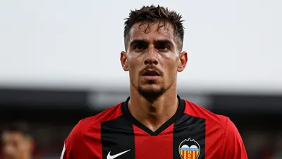 Valencia Club de Fútbol: Valencia CF busca a un nuevo delantero para reforzar su ataque