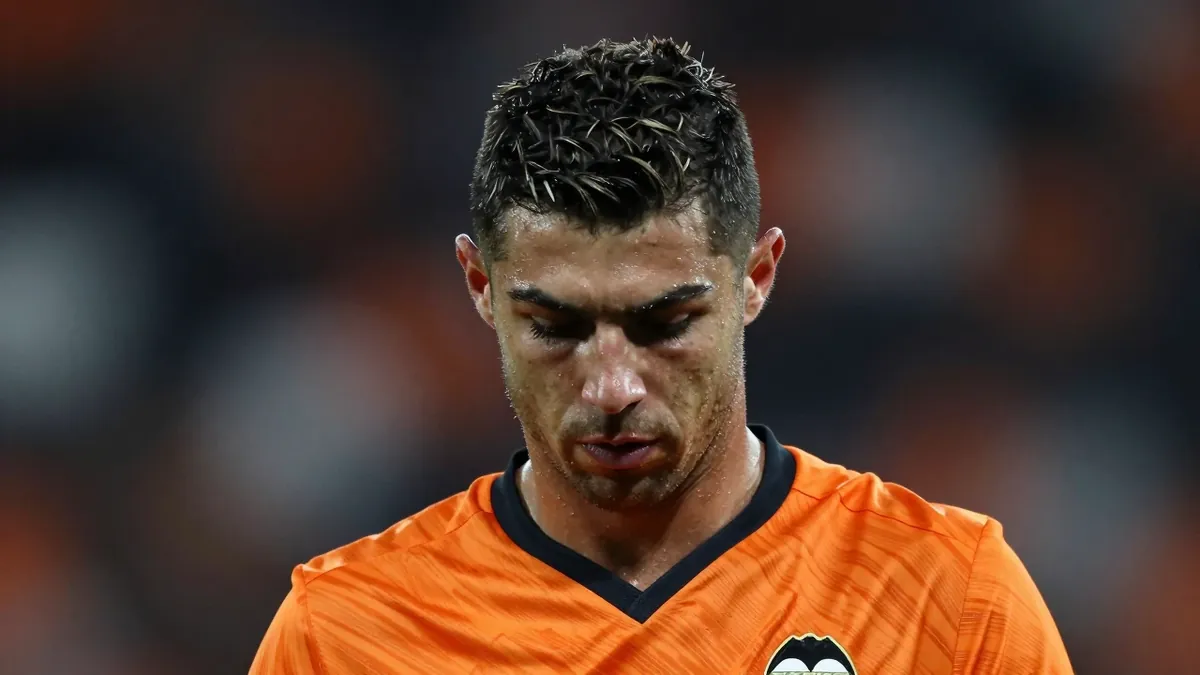 Valencia Club de Fútbol lost to Barcelona at Mestalla, a result that leaves the club 18th in La Liga with just one point...