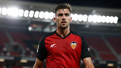 Largie Ramazani, el delantero belga, mantiene la esperanza de regresar a Valencia Club de Fútbol después de una temporada...
